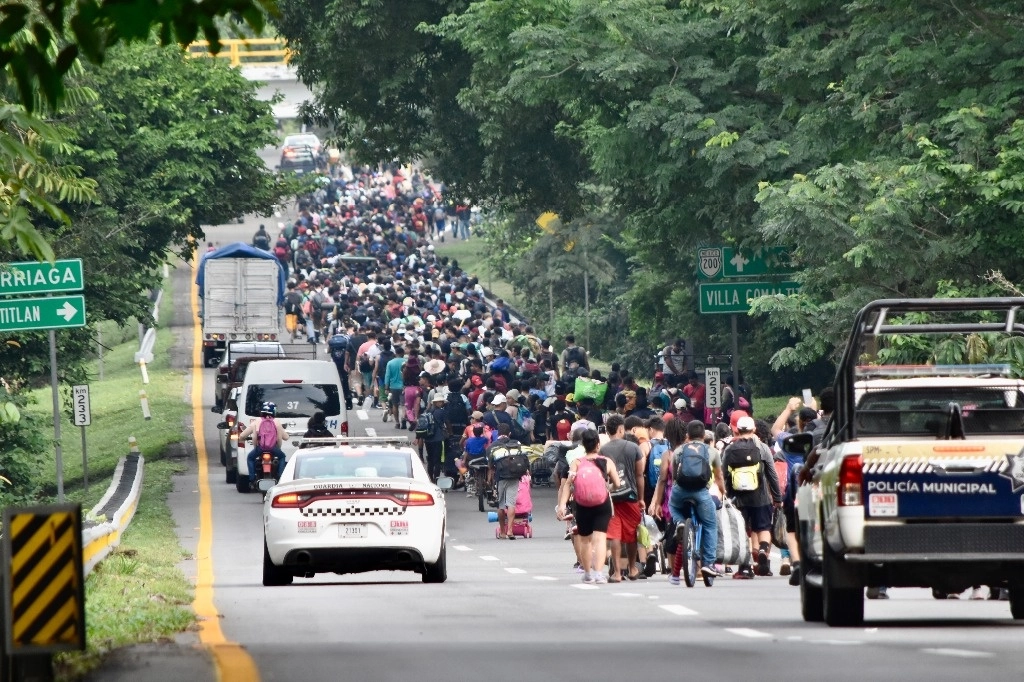 Migrantes quieren salir de la frontera sur por la falta de empleo y porque la respuesta a sus peticiones de regularización en México y asilo en EU a través de la CBP One puede demorar meses. Foto Édgar H. Clemente