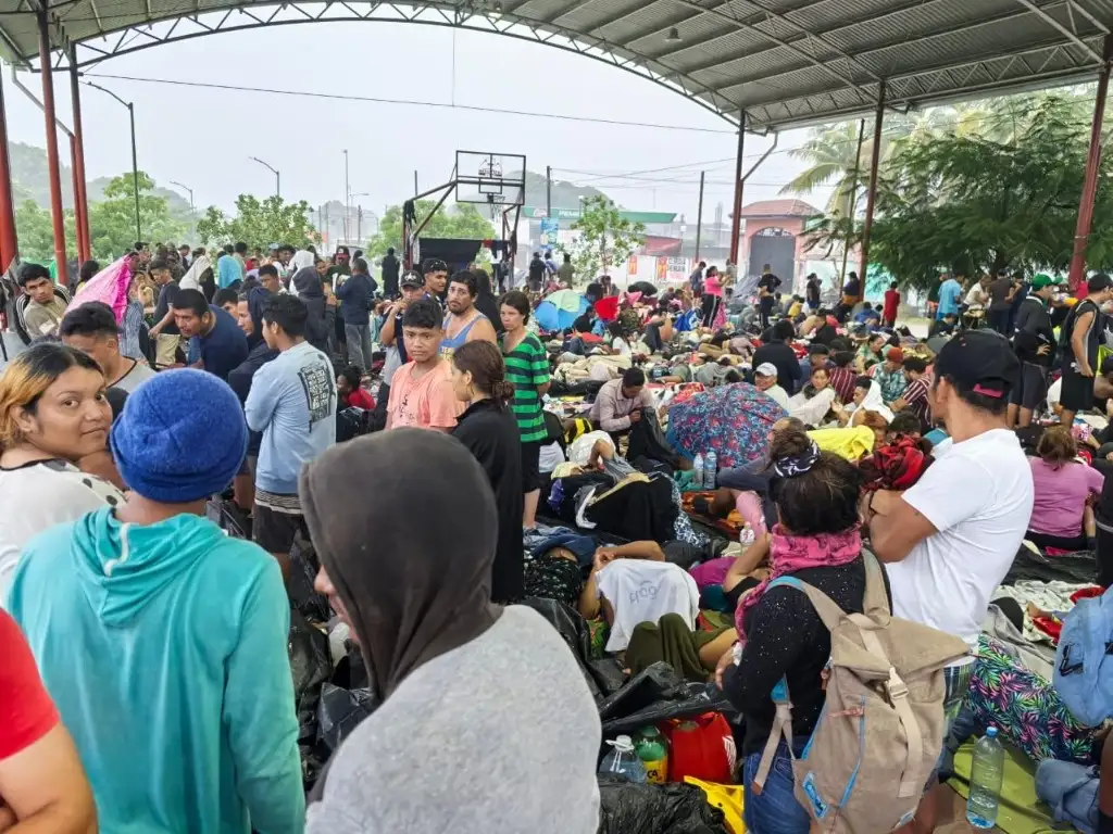 La caravana, que ya suma más de 2 mil extranjeros, planea descansar en Mapastepec antes de continuar su marcha con rumbo al norte. Foto 'La Jornada'  