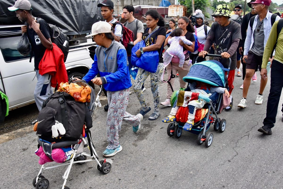 Integrantes de la caravana migrante aseguran que su objetivo ya no es ingresar a Estados Unidos, sino obtener un empleo en la CDMX, o Monterrey, para continuar con los trámites de asilo. Foto
