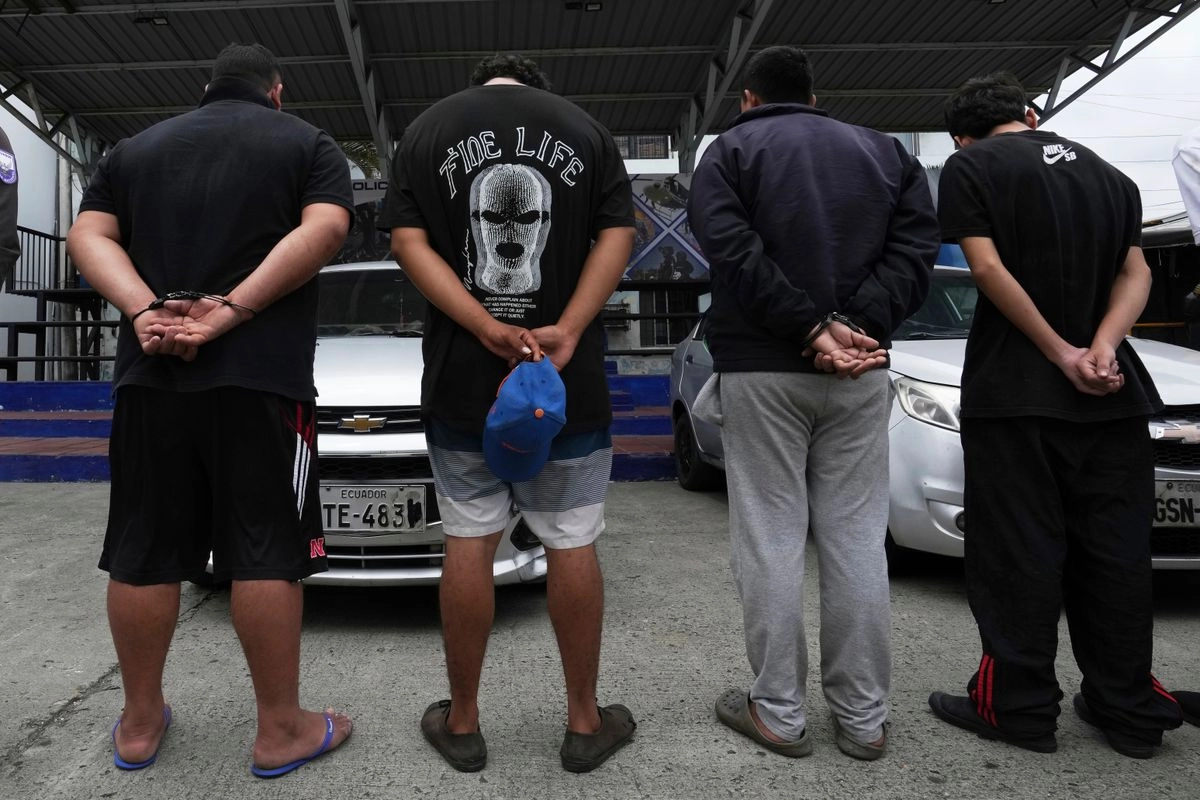 Presuntos miembros del grupo criminal 'Las Águilas', acusados de extorsión y secuestro, fueron arrestados en Guayaquil, Ecuador. Foto