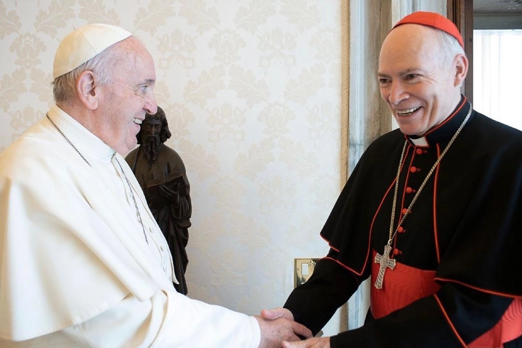 El Papa Francisco y el Cardenal Carlos Aguiar Retes sostuvieron una reunión en el Vaticano, informó la Arquidiócesis Primada de México. Foto tomada del Twitter @ArquidiocesisMx 
