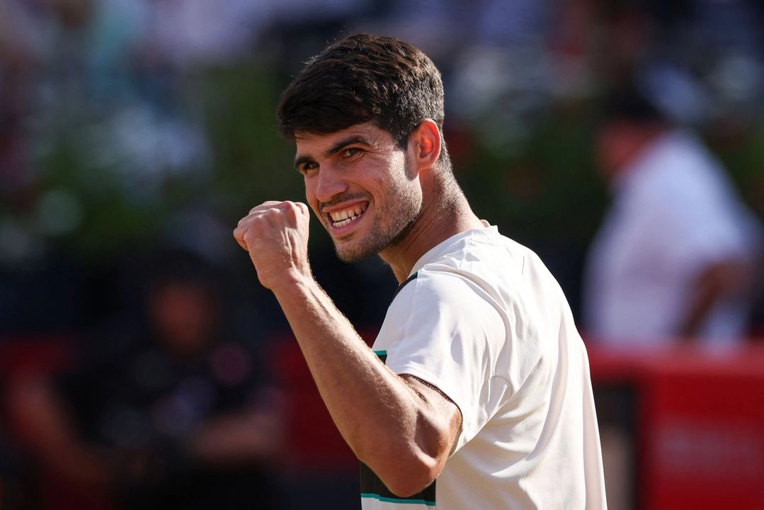 El español, Carlos Alcaraz, logró en el Torneo de Queen´s la victoria 250 de su carrera. Foto 
