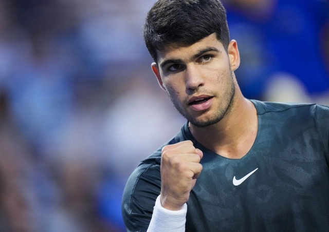 El tenista español Carlos Alcaraz al término del juego. Foto Ap