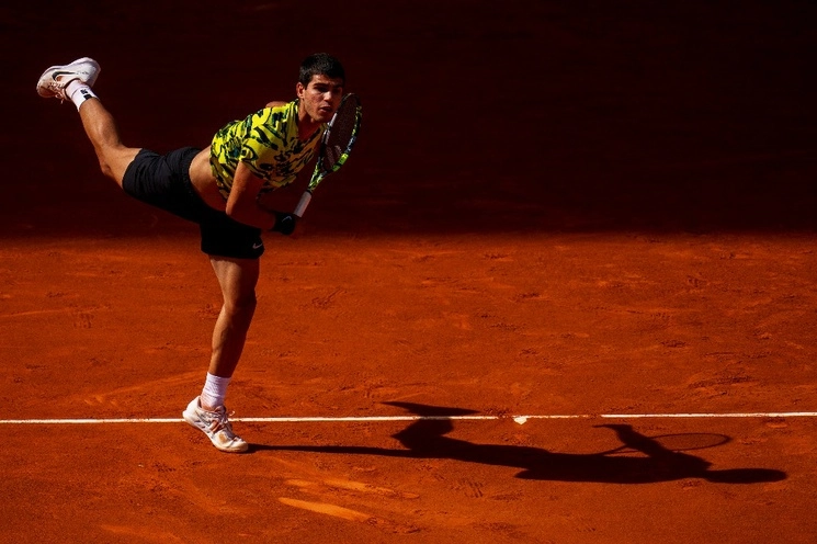 Carlos Alcaraz, número dos de la clasificación ATP, defiende el título en el Masters 1000 de Madrid, el 3 de mayo de 2023. Foto Ap