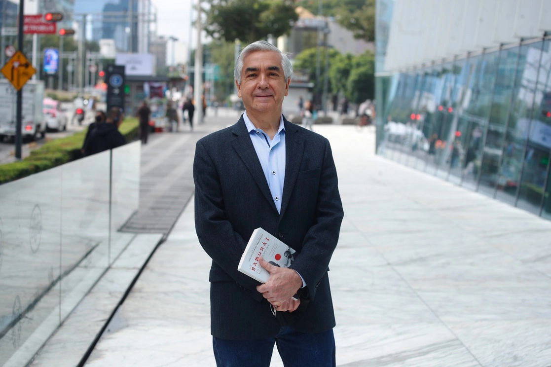 Carlos Almada, ex embajador en Portugal y Japón, presenta hoy su libro a las 18 horas en la Biblioteca Mexicana. Foto Cristina Rodríguez