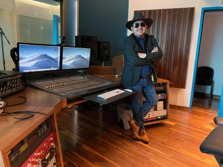 Carlos Macías dará un concierto en línea el próximo 4 de julio. Foto tomada del Facebook del cantautor