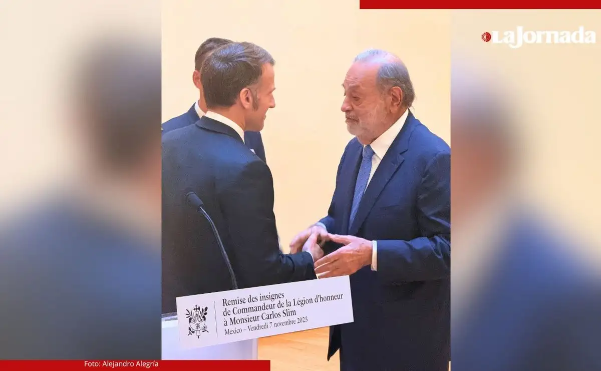 El presidente francés, Emmanuel Macron, llega al Club de Industriales, donde se reunirá con representantes de la iniciativa privada de México. Foto 