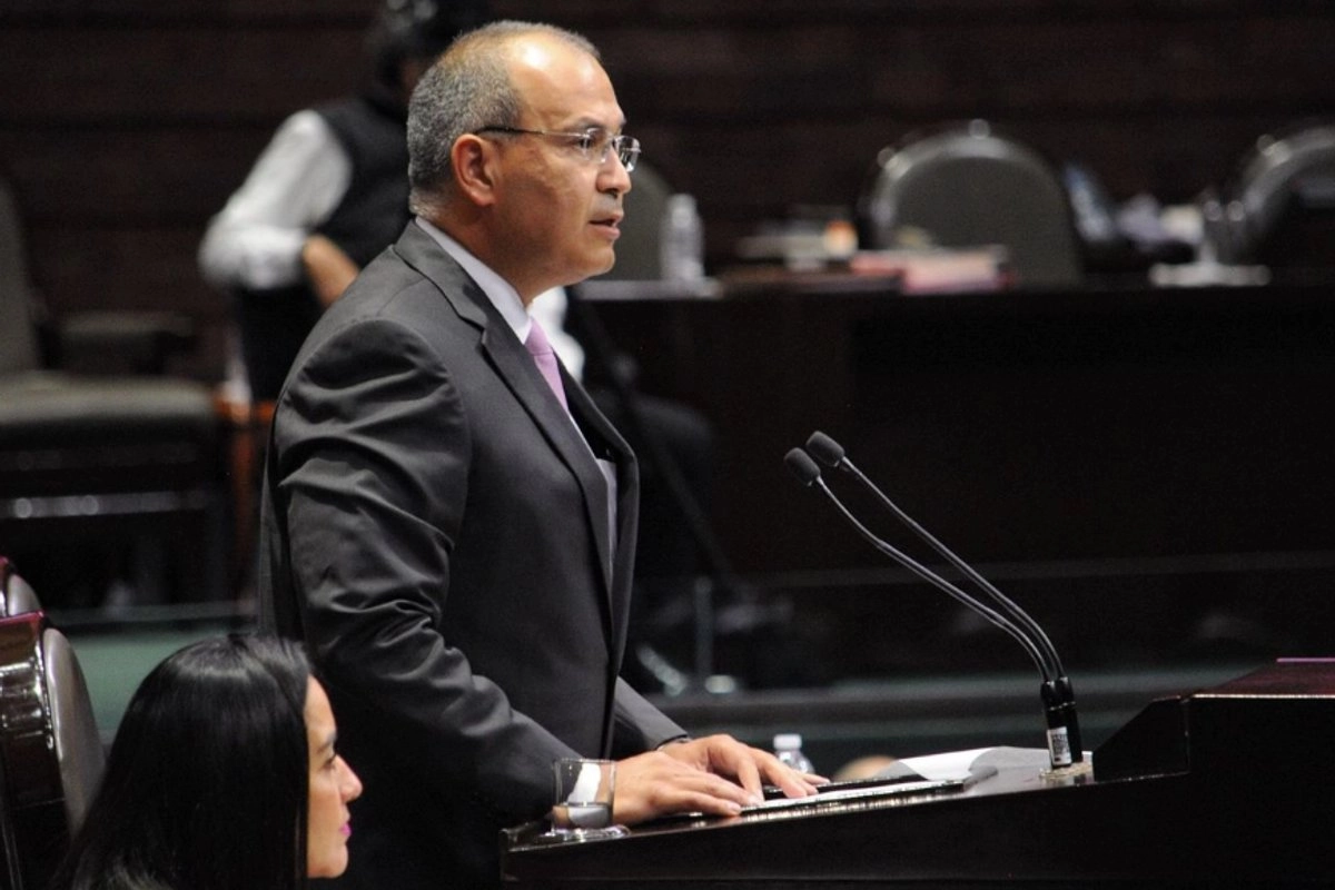 Treviño tiene una orden de aprehensión en México por una denuncia de otro ex director  de Pemex, Emilio Lozoya, que lo vinculó con el caso Odebrecht. 