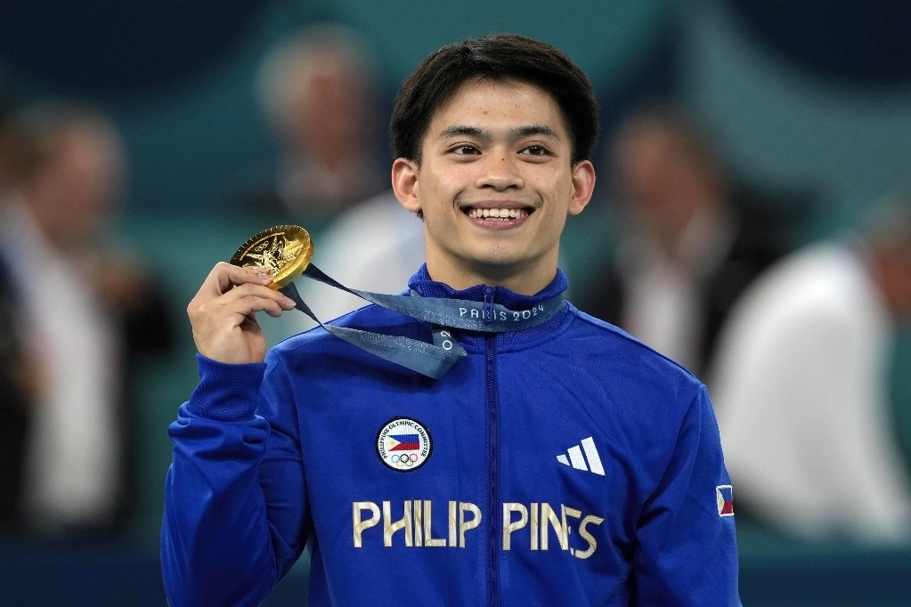 Carlos Yulo de Filipinas logró una puntuación de 15.000 para ganar la medalla de oro en la final de ejercicios de piso. Foto Ap 