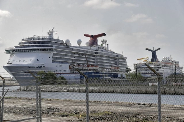 Barcos de Cruceros Carnival, atracados en el puerto de Tampa, Florida. Foto Ap