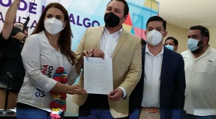 Carolina Viggiano solicitó su registro como precandidata a la gubernatura por la Alianza Vamos por Hidalgo. Foto Juan Ricardo Montoya