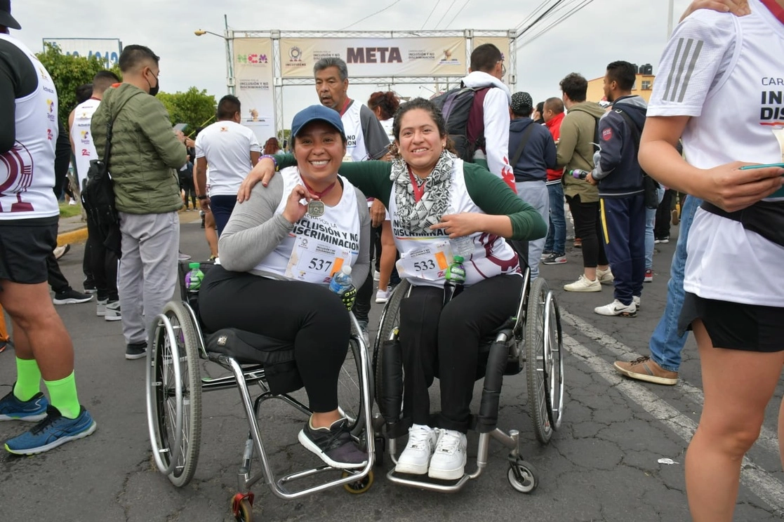 Atletas especiales participaron en la Carrera por la Inclusión y no discriminación en Neza. Foto La Jornada