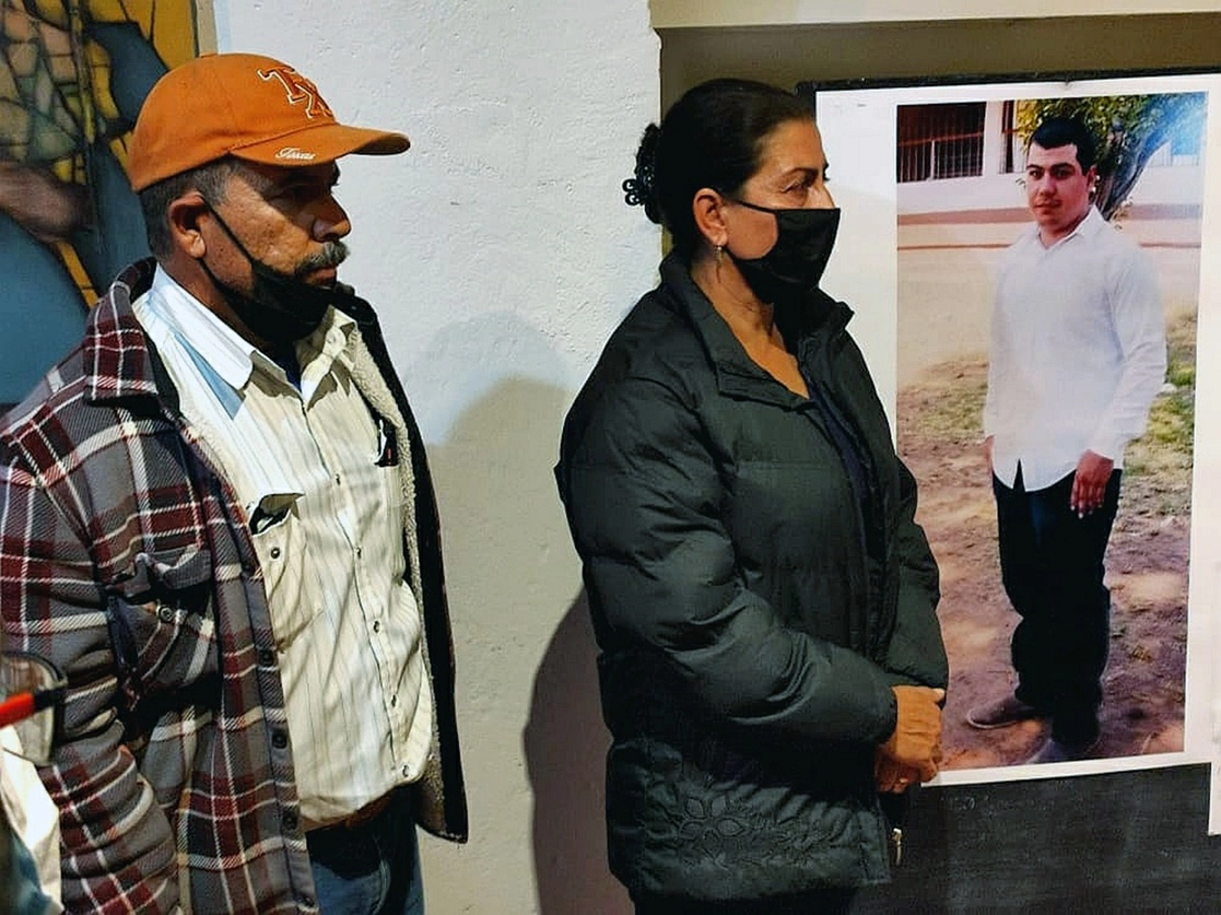 Cecilio Acevedo González y Angélica María Sánchez, padres de Aldo Acevedo Sánchez, de 17 años de edad, denunciaron que su hijo fue secuestrado el pasado 16 de julio en el municipio de Tepetongo, Zacatecas, por presuntos integrantes del crimen organizado. Foto Alfredo Valadez