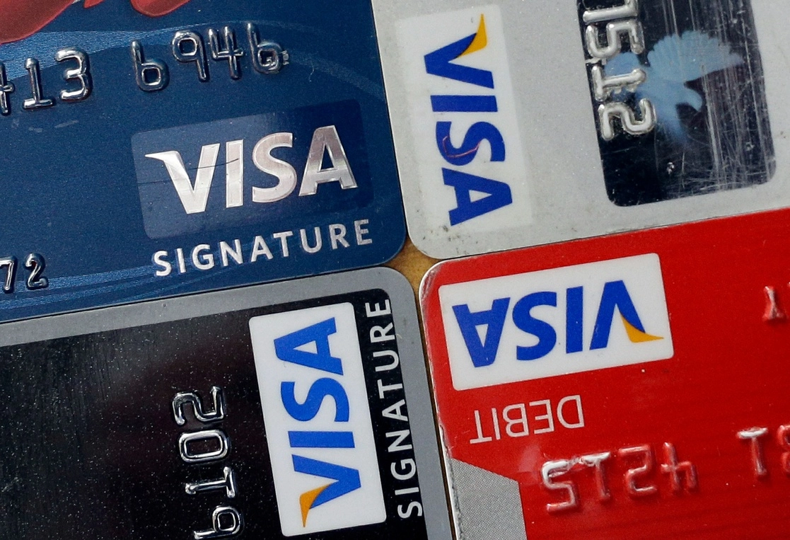 Los rezagos de pagos en tarjetas de crédito llevan cuatro meses consecutivos con incrementos y reportan que las familias las han utilizado para contrarrestar la pérdida del poder adquisitivo. Foto Ap / Archivo