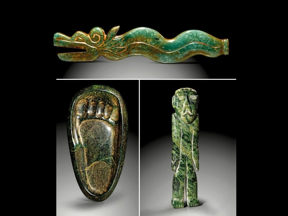 En las imágenes, un pectoral en forma de serpiente emplumada hecho con jade, según la casa de subastas, de una colección alemana anterior a 1985; un objeto de culto con la huella de un pie derecho grabado, y la figura de un hombre. Foto tomada de la página web de la empresa Gerhard Hirsch Nachfolger