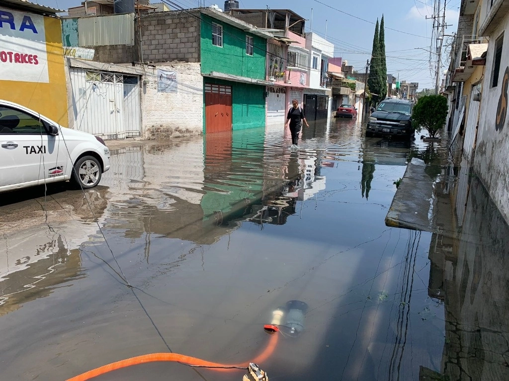 Calles y avenidas resultaron afectadas por las intensas lluvias en Ecatepec. La imagen, en Ciudad Azteca, el 29 de agosto de 2024. Foto ‘La Jornada’
