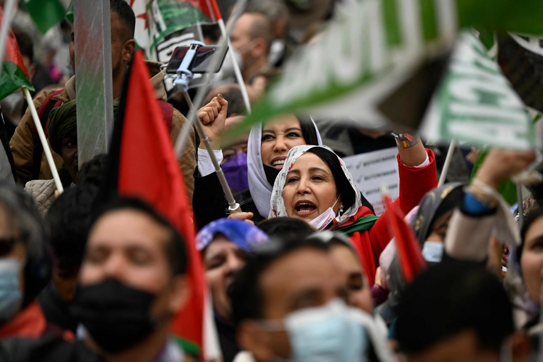 Cerca de 2 mil personas se manifestaron hoy en Madrid, en apoyo al Sahara Occidental y para pedir su autodeterminación. Foto Afp