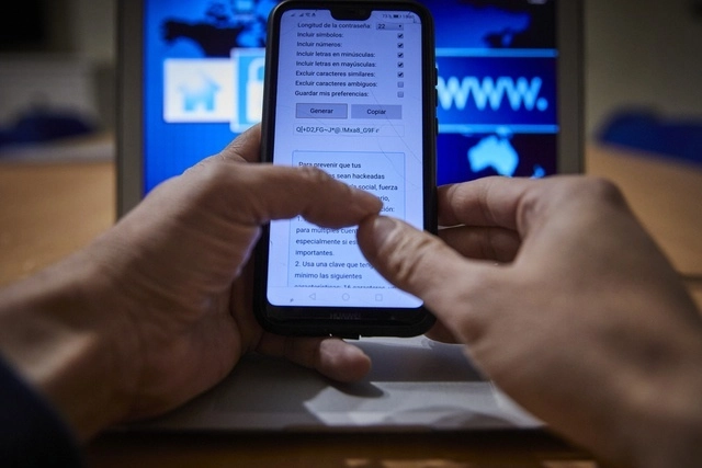 Del total de empresas en México que tienen páginas web con dominio .mx, el 77.2 por ciento utilizó su sitio con fines únicamente informativos y publicitarios. Foto Europa Press / Archivo 