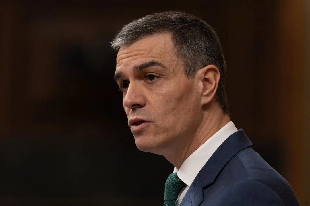 Poco a poco, casi nueve horas después, el país y sobre todo las grandes ciudades, como Madrid y Barcelona, empiezan a recuperar la normalidad después de una jornada de caos, en la que muchas personas tuvieron que volver de sus centros escolares o de sus puestos de trabajo como pudieron, la mayoría a pie, ya que los servicios de trenes y metro se suspendieron y los autobuses estaban saturados. Foto 
