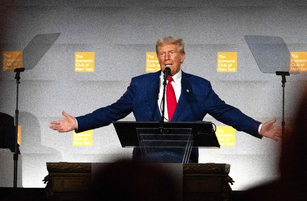 El ex presidente estadounidense y candidato presidencial republicano Donald Trump habla en el Club Económico de Nueva York el 5 de septiembre de 2024. Foto Afp