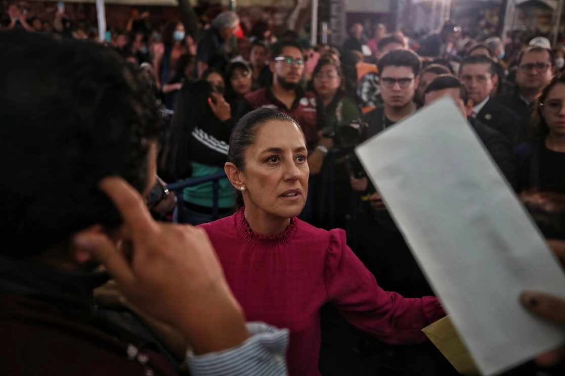 La jefa de gobierno, Claudia Sheinbaum, da su informe a vecinos de la alcaldía Coyoacán, el 15 de febrero de 2023. Foto Marco Peláez