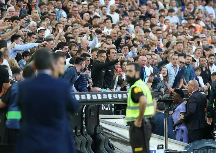 Vinicius Jr, seleccionado de Brasil y jugador del Real Madrid, vivió un calvario en el partido de visita en Valencia 