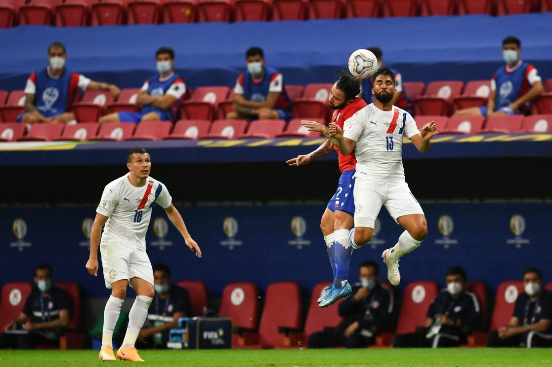 Partido entre la selección de Chile y la de Paraguay en la Copa América, en Brasilia, el 24 de junio de 2021. Foto Afp