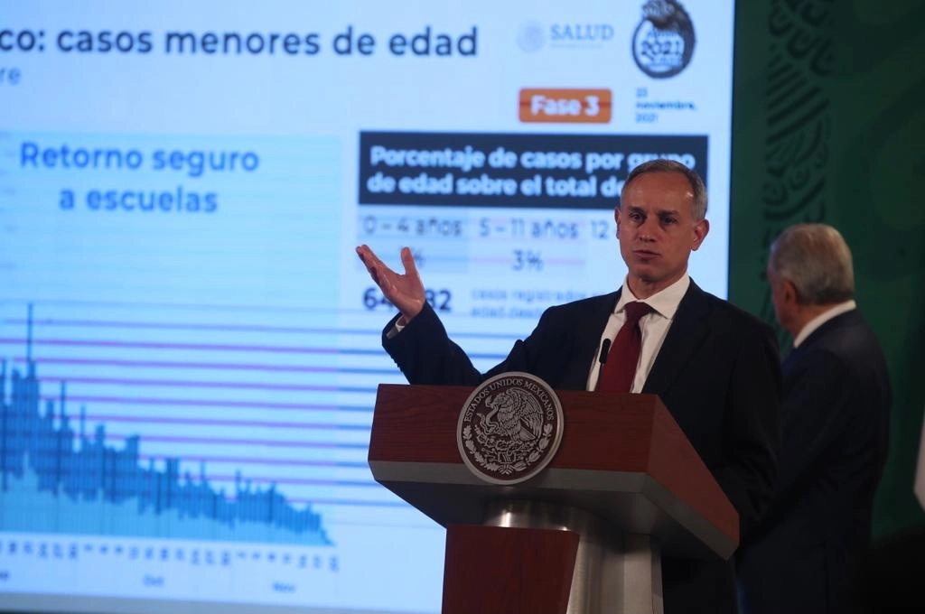 El subsecretario de Prevención y Promoción de la Salud, Hugo López-Gatell Ramírez, durante la conferencia presidencial matutina en Palacio Nacional, en la Ciudad de México, el 23 de noviembre de 2021. Foto José Antonio López




