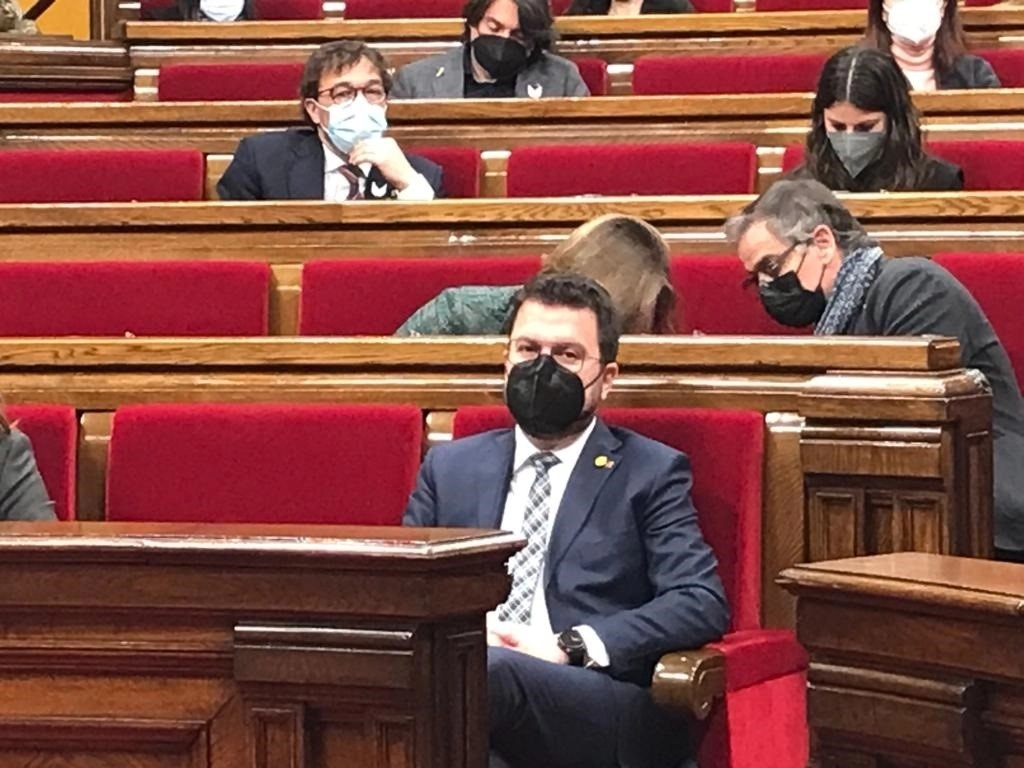 El presidente de la Generalitat de Cataluña, Pere Aragonès, hoy en el parlamento. Foto Europa Press