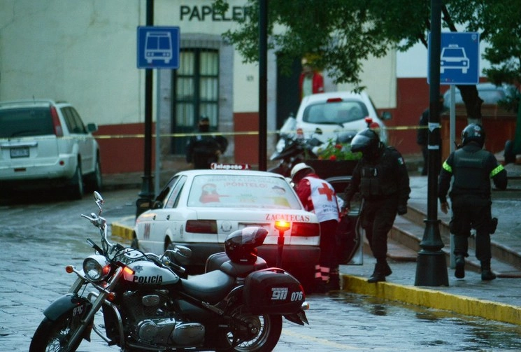 El operativo tuvo su origen en la sorpresiva incursión que hicieron en la madrugada del lunes, tres caravanas de camionetas, rotulados con las siglas CJNG. Foto La Jornada