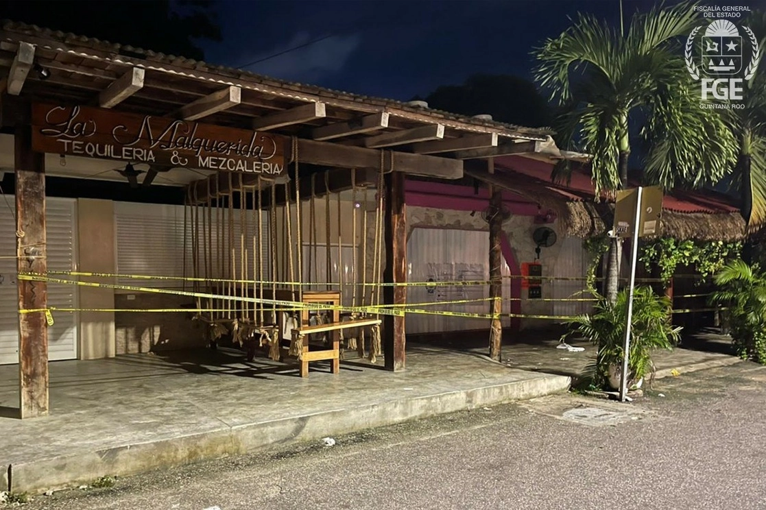 En un restaurante del municipio de Tulum, Quintana Roo, se enfrentaron dos presuntas células delictivas, lo que dejó un saldo de dos mujeres muertas, tres heridas, todas de origen extranjero, informó la Fiscalía General del Estado de Quintana Roo. Foto cortesía de dicha dependencia