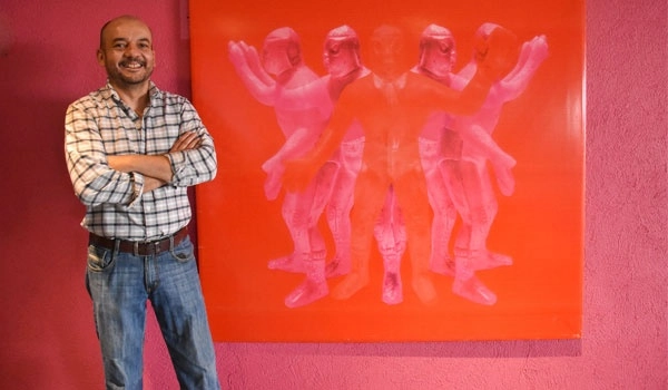 La pieza Los Santos, obra del Mtro. Mauricio Audirac Camarena, académico del Departamento de Diseño de la Universidad de las Américas Puebla (UDLAP), fue seleccionada para ser parte de la exposición de arte “Lucha Libre” en Dallas, Texas. Foto La Jornada