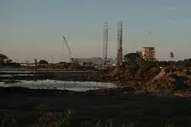 Aspectos generales en las inmediaciones del puerto marítimo Dos Bocas, donde se lleva acabo trabajos para la construcción de la nueva refinería. Foto Cuartoscuro / Archivo
