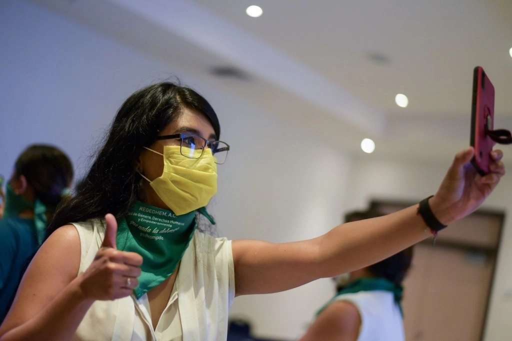 Integrantes del colectivo Católicas por el Derecho a Decidir celebraron la despenalización del aborto en Veracruz, el 20 de julio de 2021. Foto Cuartoscuro