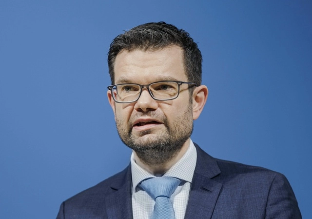 "Nadie debe ser desfavorecido a causa de su identidad sexual", señaló el ministro de Justicia, Marco Buschmann, subrayando que la Iglesia es "uno de los empleadores más importantes de Alemania". Foto Ap / Archivo 