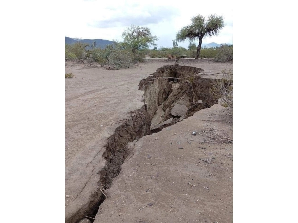 Las aberturas aparecieron en el municipio de Tula, luego del paso de la tormenta tropical ‘Alberto’. Foto ‘La Jornada’