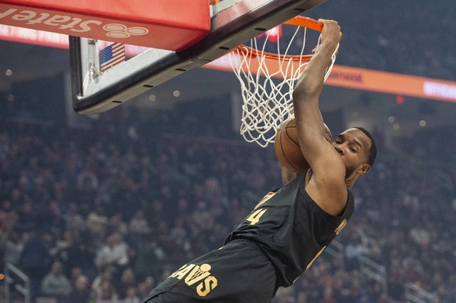 Evan Mobley agregó 21 y los Cavaliers de Cleveland dominaron desde el inicio a los Knicks. Foto Ap