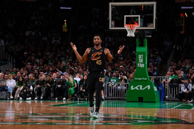 Cavs beat Celtics to tie NBA East semifinal