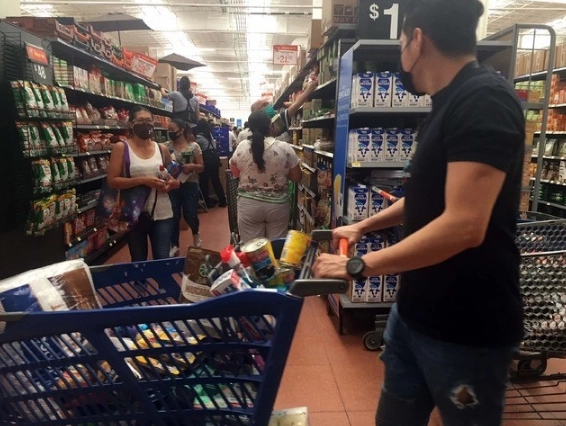 El sentimiento del mexicano, medido por el Indicador de Confianza del Consumidor (ICC), se ubicó en 47.1 puntos en septiembre, un descenso de 0.4 puntos respecto al mes previo. Foto Jesús Villaseca /Archivo