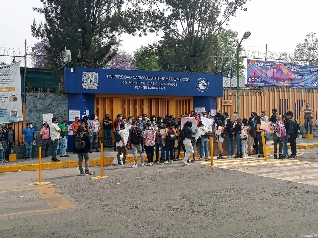 Autoridades del CCH Naucalpan prohibieron vendedores de dulces al interior del plantel, luego de detectar que algunos contenían mariguana, informó la dirección del plantel, el 30 de agosto de 2022. Foto ‘La Jornada’
