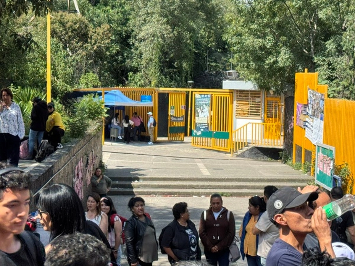 Esta semana iniciará la toma de fotografía para obtener la credencial digital del CCH Sur, la cual será indispensable para ingresar al plantel. Foto 