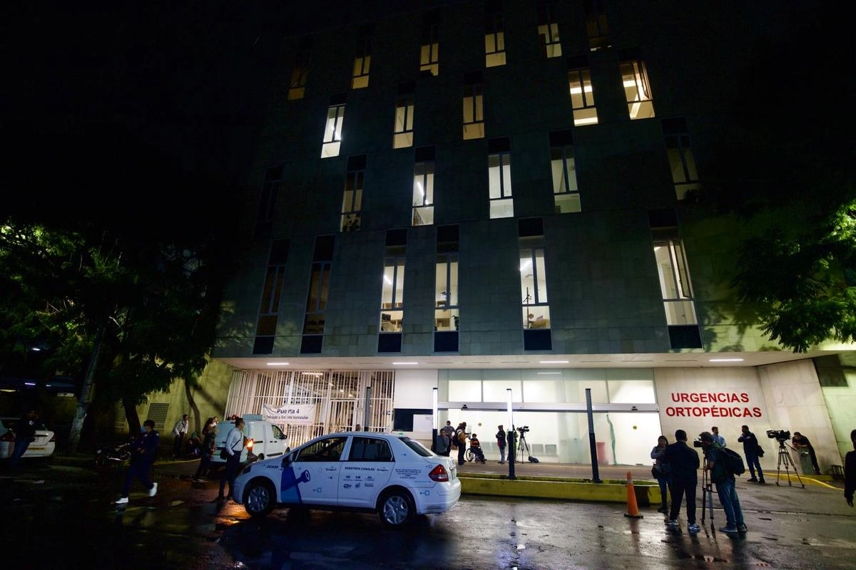 Visitadores de la Comisión de Derechos Humanos de la CDMX ha realizado recorridos por los hospitales donde se encuentran internados los heridos tras la explosión de la pipa en Iztapalapa. Foto 