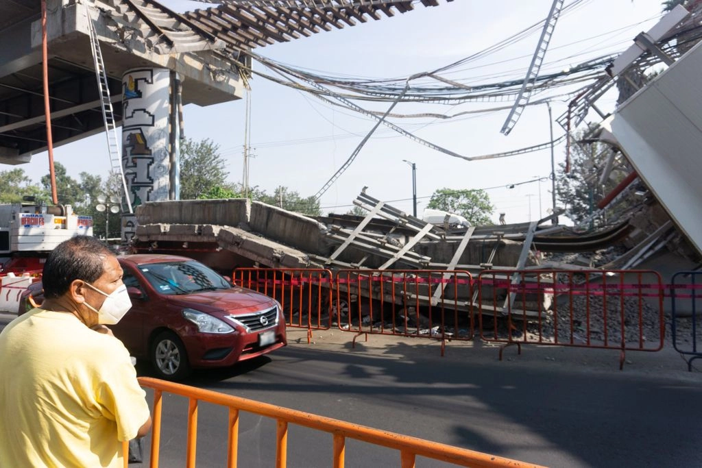 La Comisión de Derechos Humanos de la Ciudad de México cuenta con un expediente de queja en fase de investigación preliminar por el derrumbe de una trabe en la interestación Olivo del viaducto elevado de la línea 12 del Metro. Foto Pablo Ramos