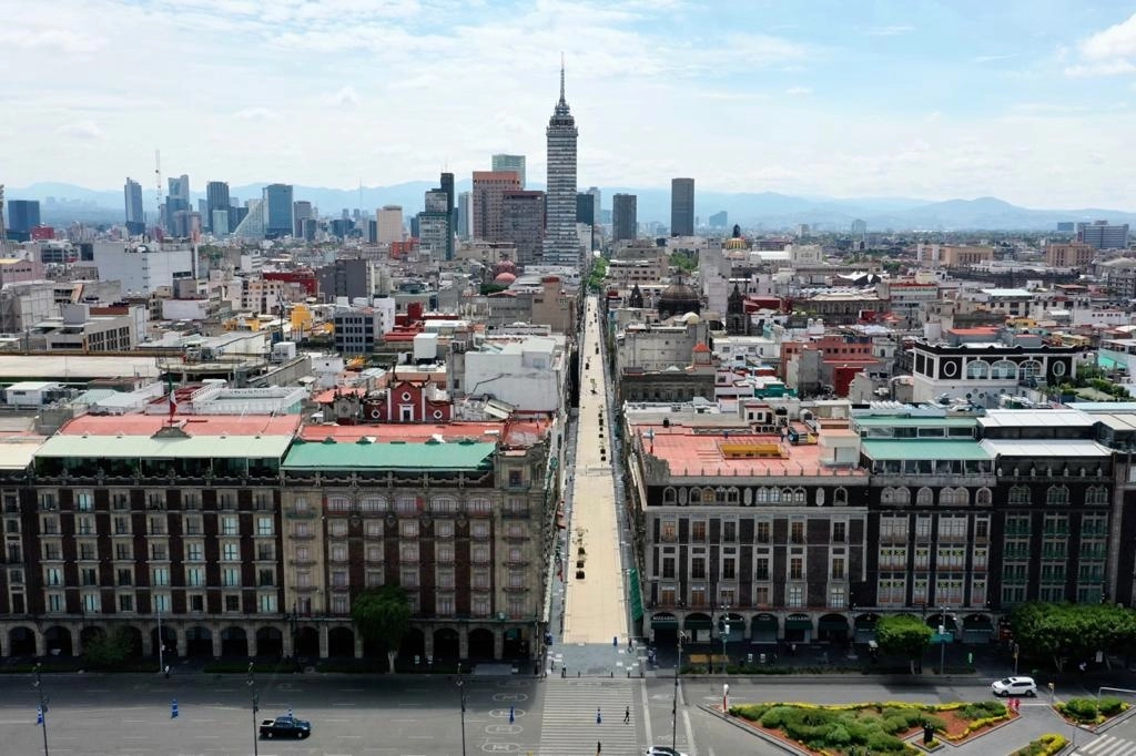 Vista panorámica del Centro Histórico, en la que se observan la avenida Francisco I. Madero y la Torre Latinoamericana, al fondo. Foto Luis Castillo / Archivo 