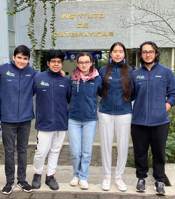 El equipo de estudiantes de la CDMX lograron el primer lugar en la Olimpiada Mexicana de Matemáticas. Foto Cortesía OMM