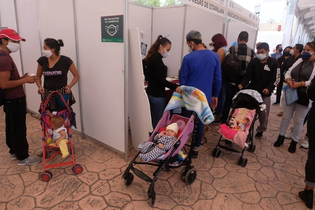Asistentes a la Feria Nacional del Empleo 2021 CDMX. Foto: José Antonio López