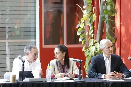Hugo López-Gatell, Claudia Sheinbaum y Alfredo del Mazo durante la reunión para establecer acciones conjuntas por el Covid-19. Foto La Jornada