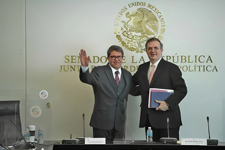 Ricardo Monreal y Marcelo Ebrard, entonces senador y canciller, y ahora aspirantes a la candidatura presidencial de Morena. Foto María Luisa Severiano / Archivo 