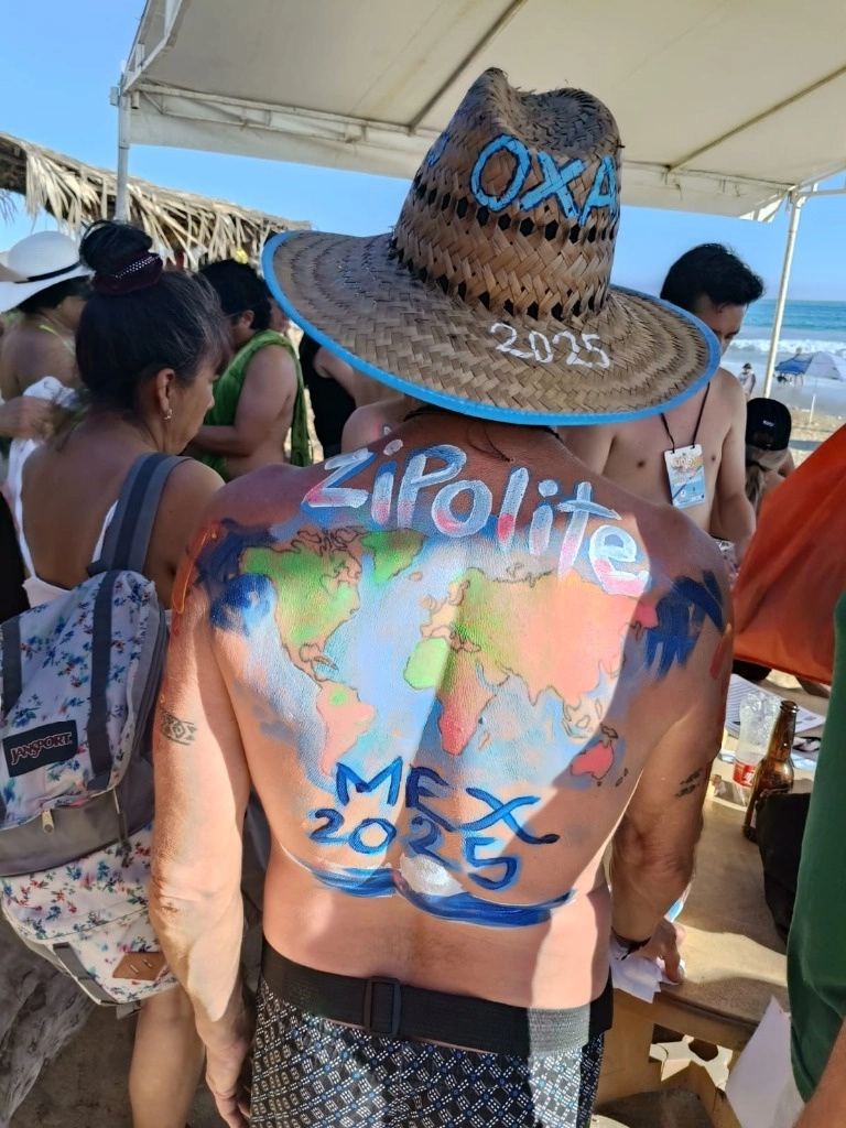 Nudistas de al menos 13 países se dieron cita en Zipolite, Oaxaca para celebrar la desnudez. Foto César Arellano