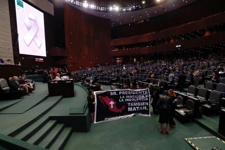 Aspecto de la sesión en la Cámara de Diputados, donde se discutió ayer el punto de acuerdo para prevenir y erradicar la violencia contra las mujeres y las niñas. Foto Cristina Rodríguez